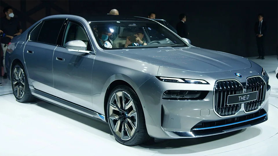BMW i7
